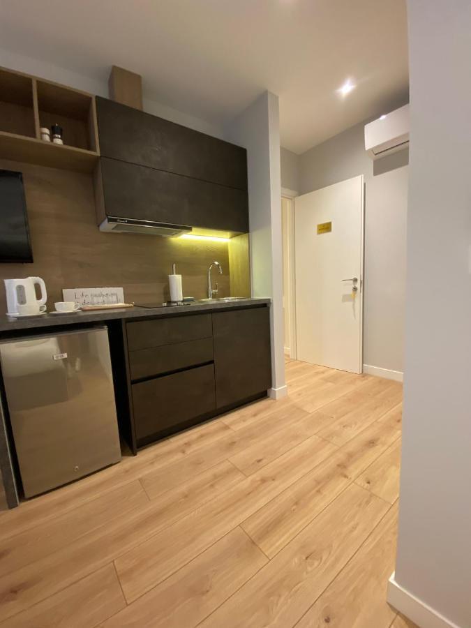 Living Studio Apartments Тирана Экстерьер фото