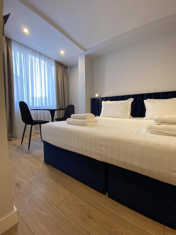 Living Studio Apartments Тирана Экстерьер фото