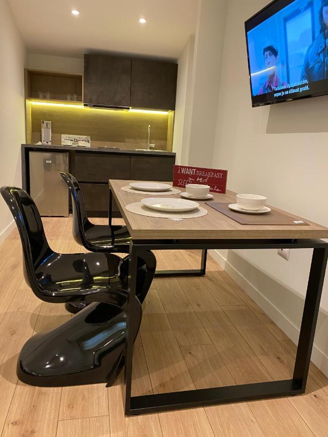 Living Studio Apartments Тирана Экстерьер фото