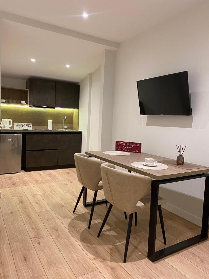 Living Studio Apartments Тирана Экстерьер фото