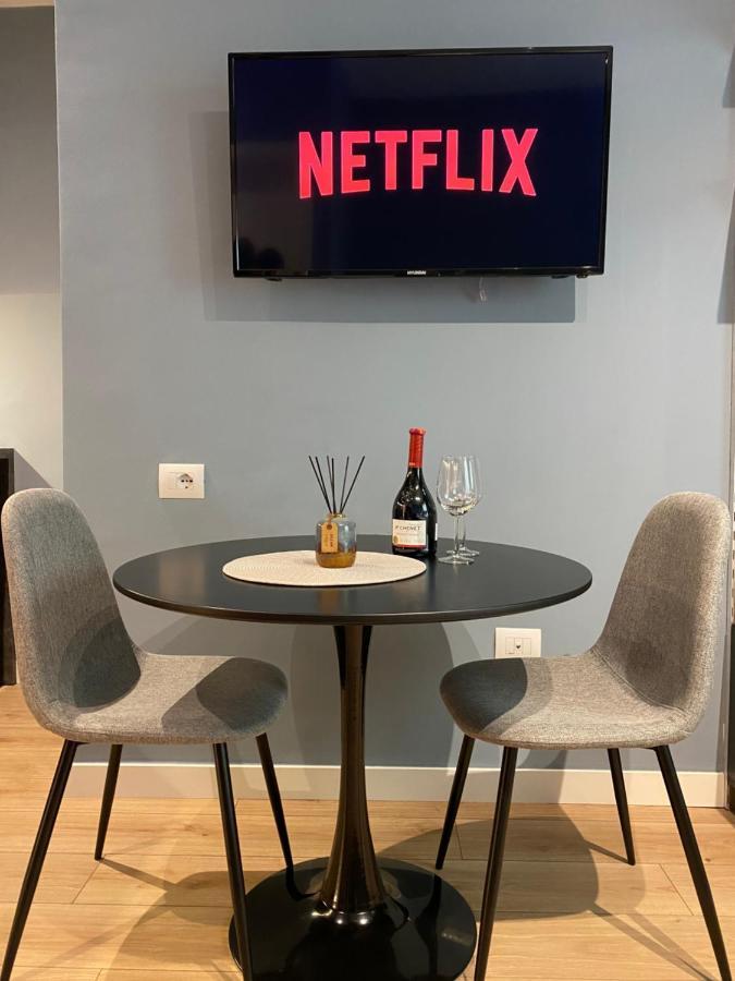 Living Studio Apartments Тирана Экстерьер фото