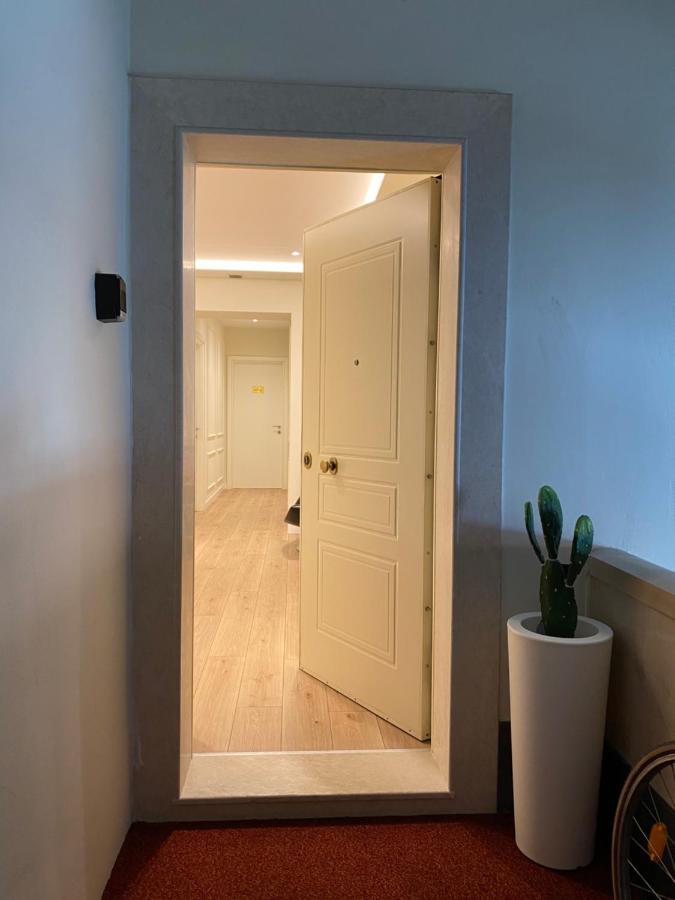 Living Studio Apartments Тирана Экстерьер фото