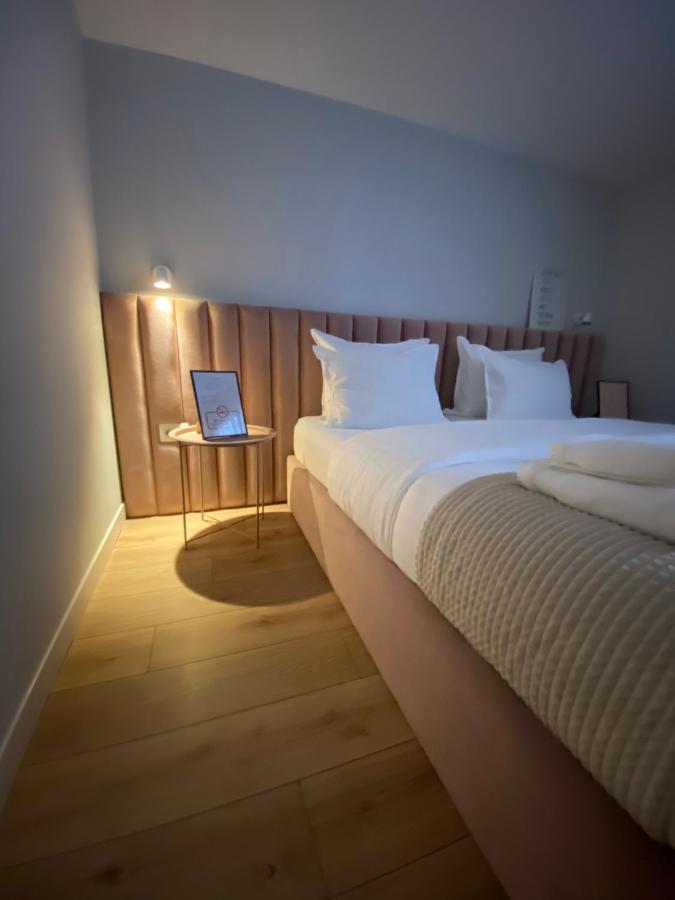 Living Studio Apartments Тирана Экстерьер фото